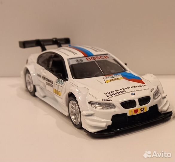 Машинка BMW 1 /43