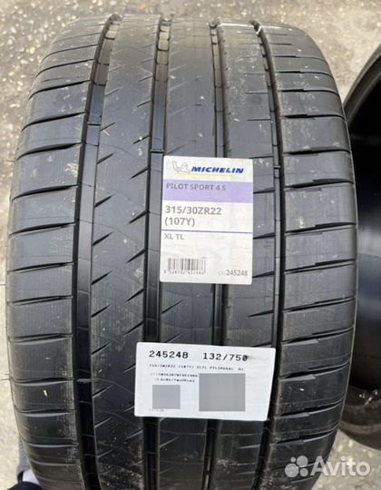 Michelin Pilot Sport 4 S 275/35 R22