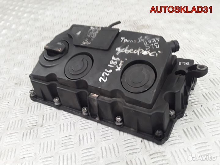 Крышка клапанная Volkswagen Touran BLS 03G103475E