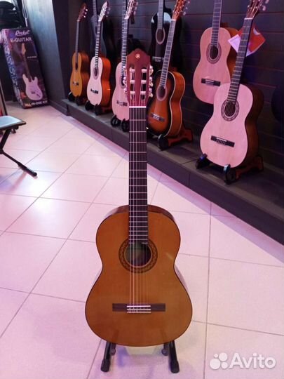 Классическая гитара yamaha c40