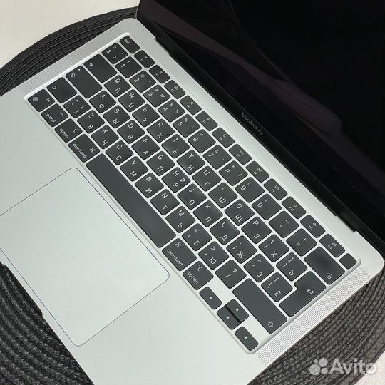 Ноутбук Apple MacBook Air 13 M1 8/256 gb 95%