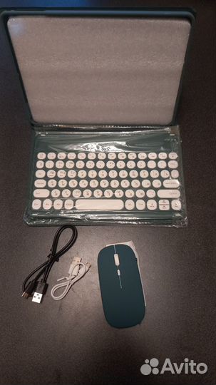 Клавиатура и чехол на iPad 5,6 поколения