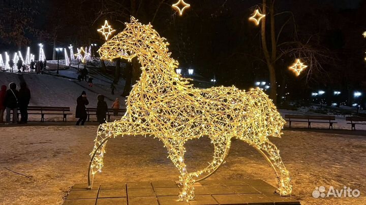 Новогодние фигуры и декорации