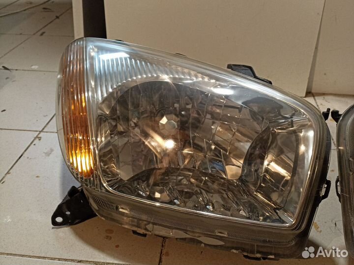 Фара правая и левая toyota rav 4
