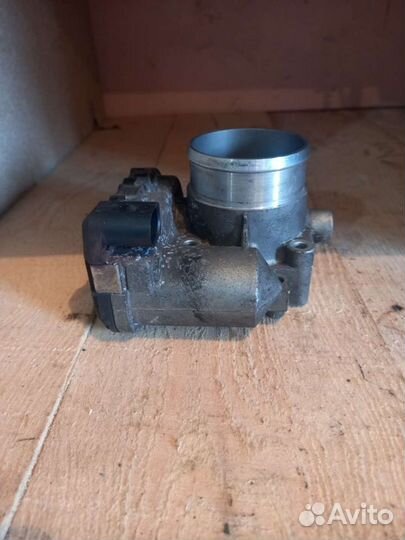 Дроссельная заслонка Гольф 4 1.8 т 06A133062J