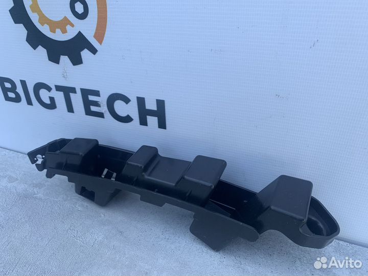 Кронштейн бампера Mercedes W205 A2058800603