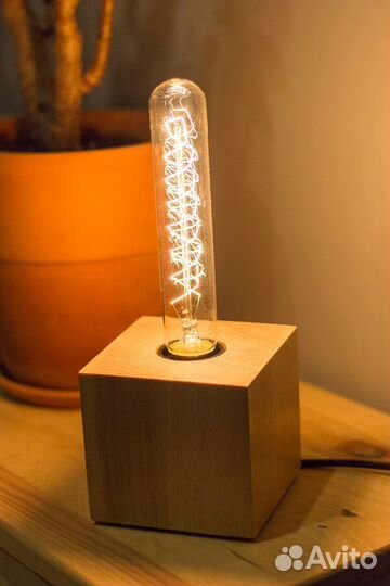 Лампа настольная