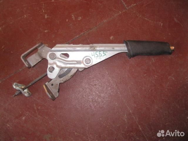 Рычаг стояночного тормоза Skoda Octavia