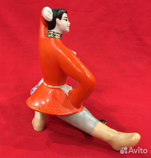Статуэтка фарфоровая. Перепляс с гармонью. СССР