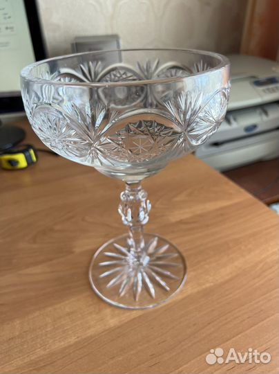 Хрустальные вазы конфетницы на ножке