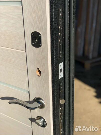 Дверь входная сотка царговая