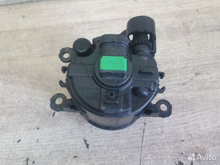 Фара противотуманная Mitsubishi Pajero IV (2006—20