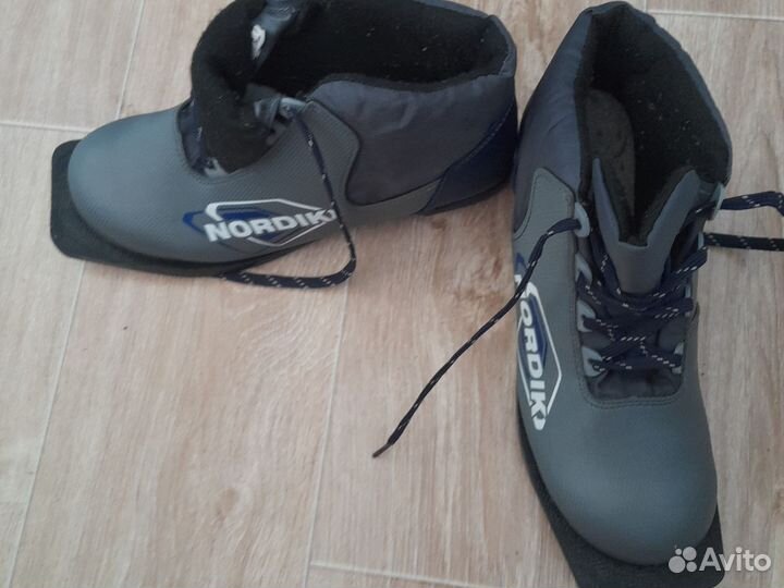Лыжные ботинки