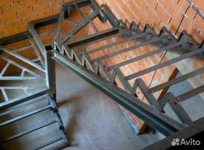 Металлический Каркас Лестницы на Монокосоуре в Кот