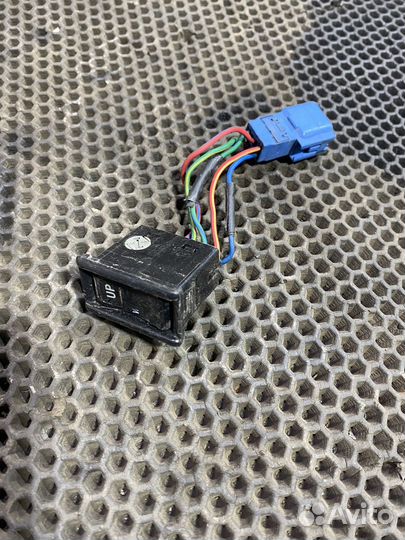 Кнопка стеклоподьемника багажника Toyota 4Runner