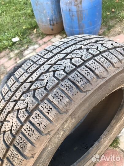 Kumho I'Zen RV Asymmetric 225/65 R17