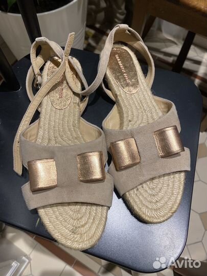 Сандалии модные кожа новые 39