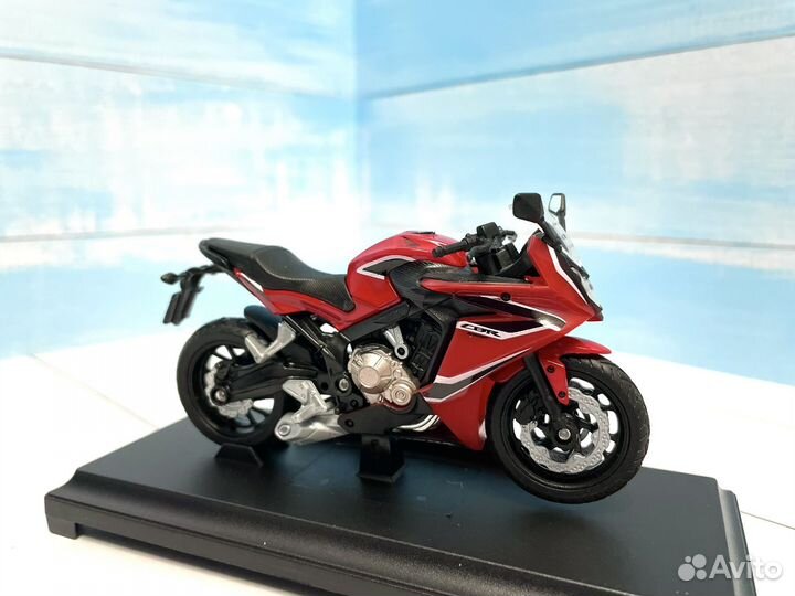 Модель мотоцикла Honda CBR600 1:18 красный