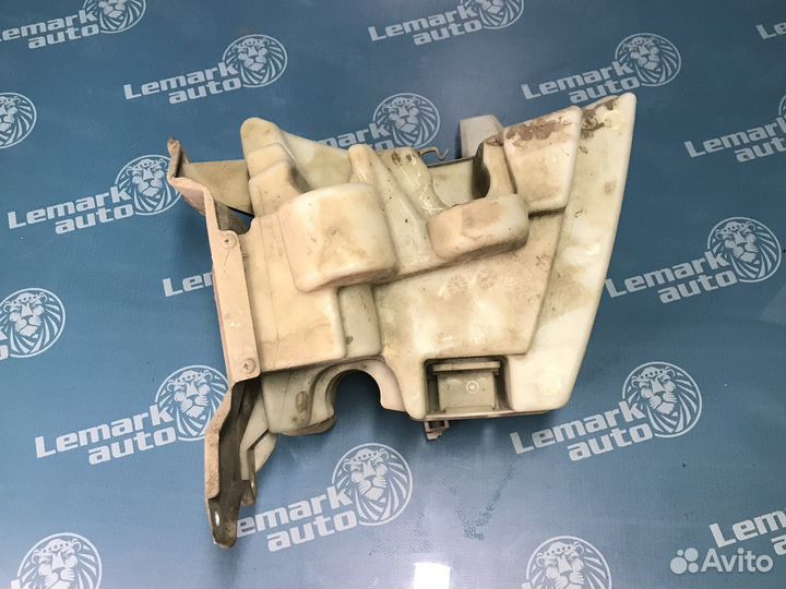 Бачок омывателя лобового стекла Toyota Corolla e15