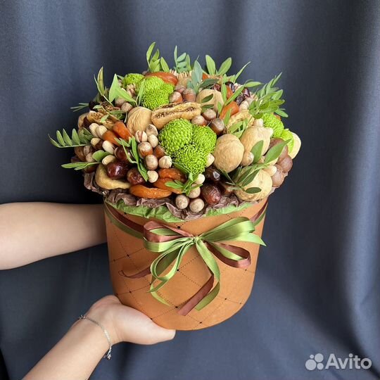 Букет из орехов и сухофруктов