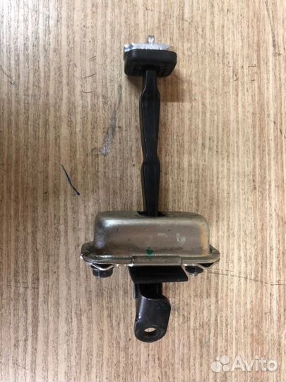 Ограничитель двери задний правый Ssangyong Actyon