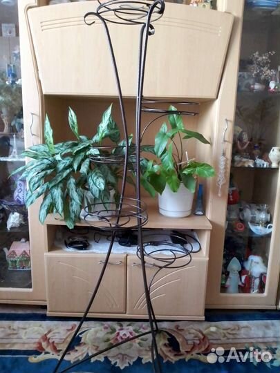 Подставка для цветов напольная металлическая