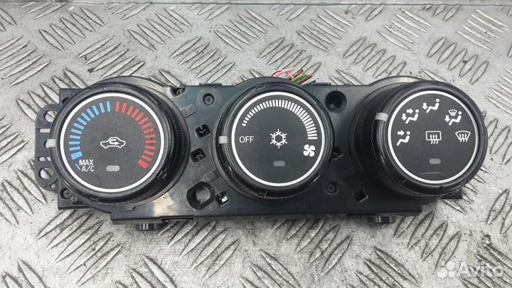 Блок управления климатической установкой Mitsubish