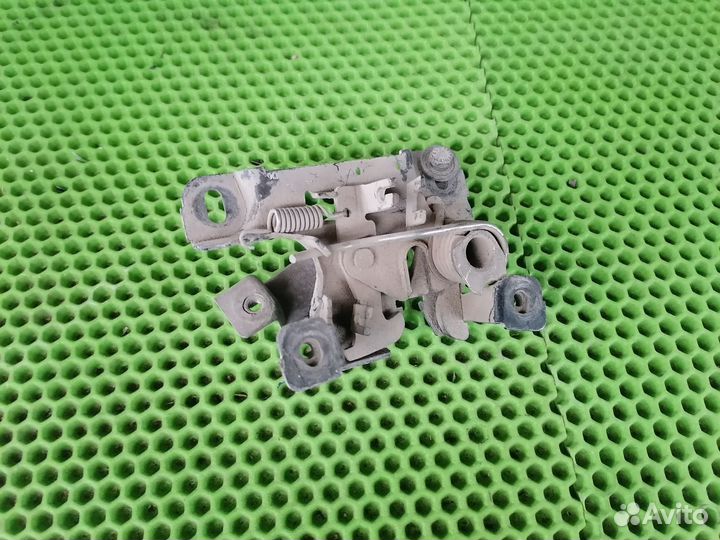 Замок капота Ауди А6 С5, А4 В5