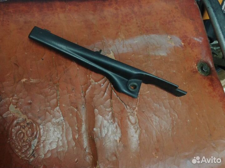 Накладка петли капота Рено Логан 2