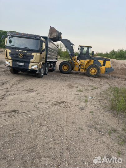 Водитель самосвала