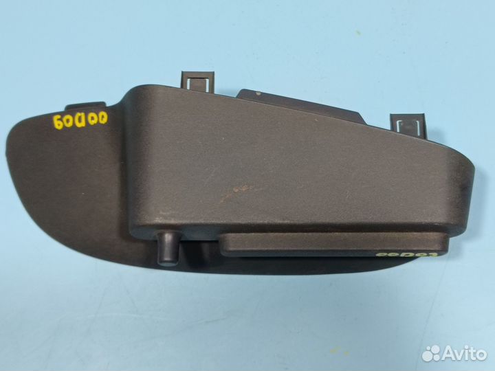 Держатель задней полки для Mitsubishi Colt