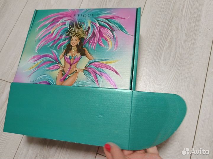 Коробка подарочная картонная