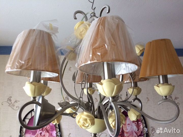 Продам новую люстру на высокие потолки