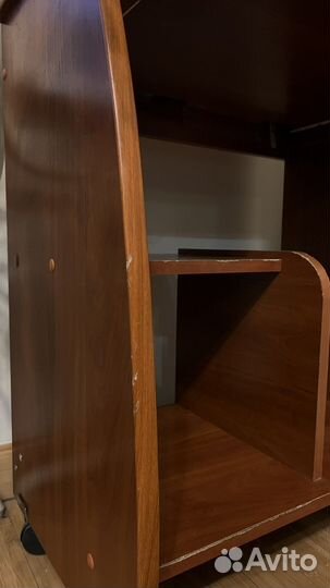 Компьютерный стол на колесиках