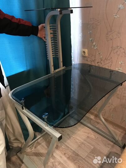 Компьютерный стол стеклянный