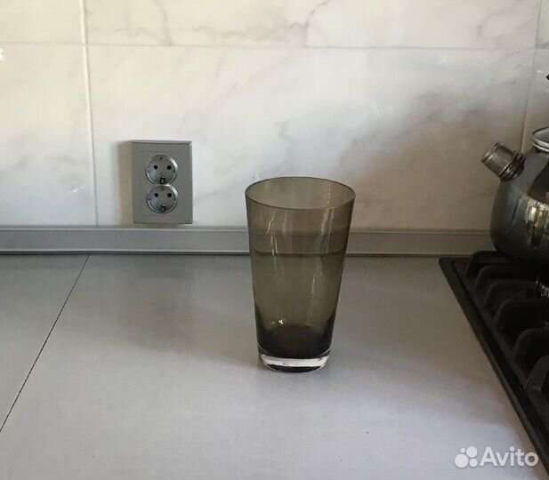 Ваза из темного стекла