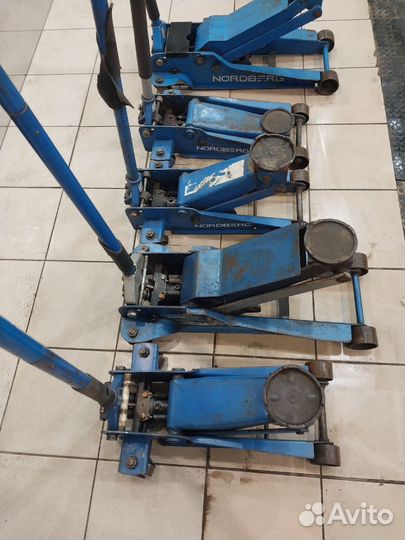 Домкрат подкатной 3 тонны бу