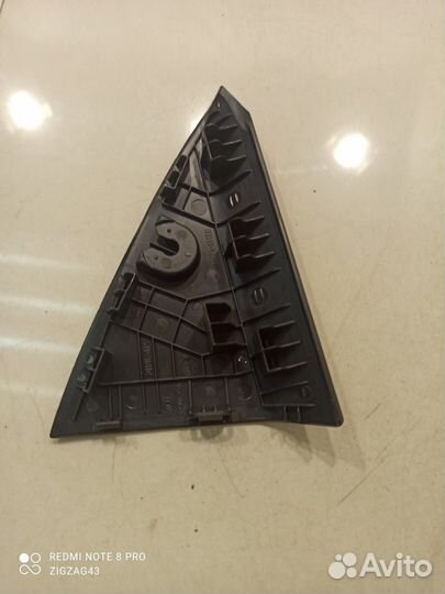 Уголок двери (задний, правый) (Kia K5 III)