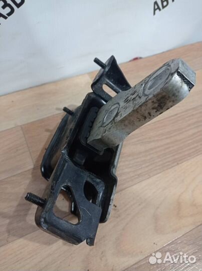 Опора двигателя (подушка) левая Ford Fiesta 6 CB1