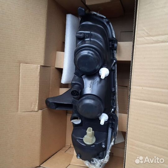 Фара нелинзованная