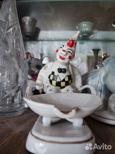 Фарфор статуэтка клоун с тележкой