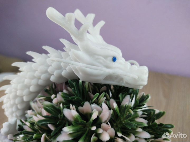 Подвижный дракон белый 45см с голубыми глазами