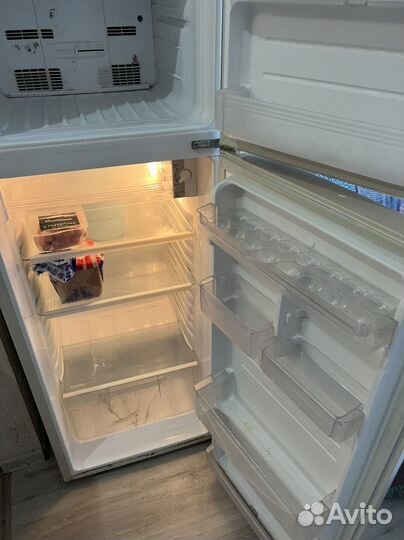 Холодильник Sharp