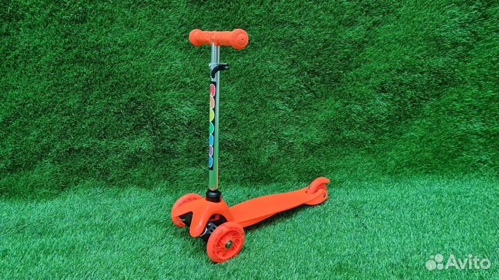 Самокаты детские светящиеся новые Трехколесный