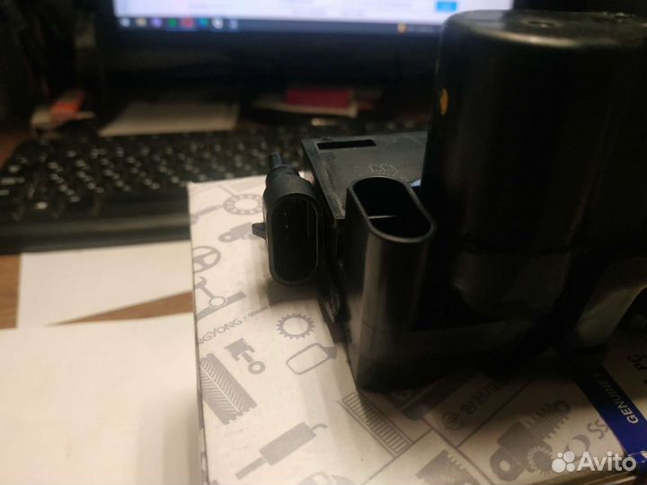 Замок двери задней левой Ssang Yong Rexton