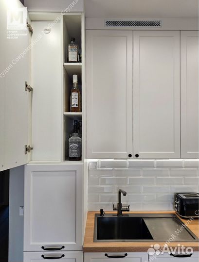 Классическая кухня для открытой планировки