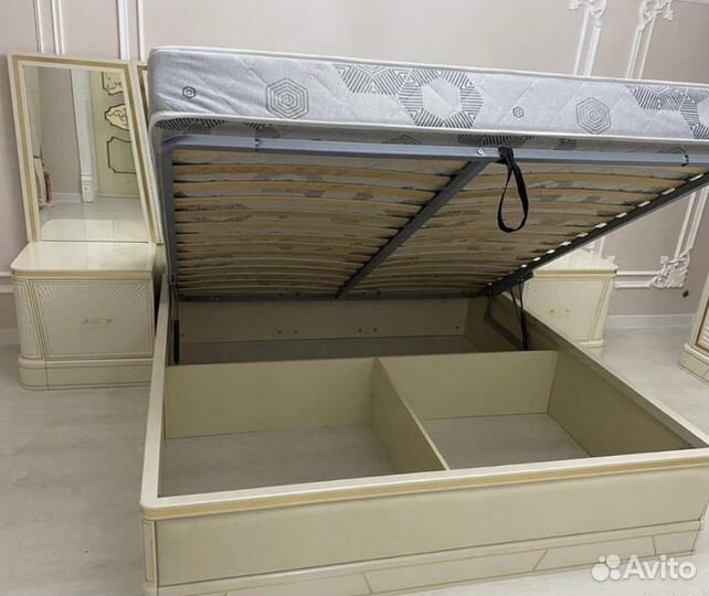 Спальный гарнитур