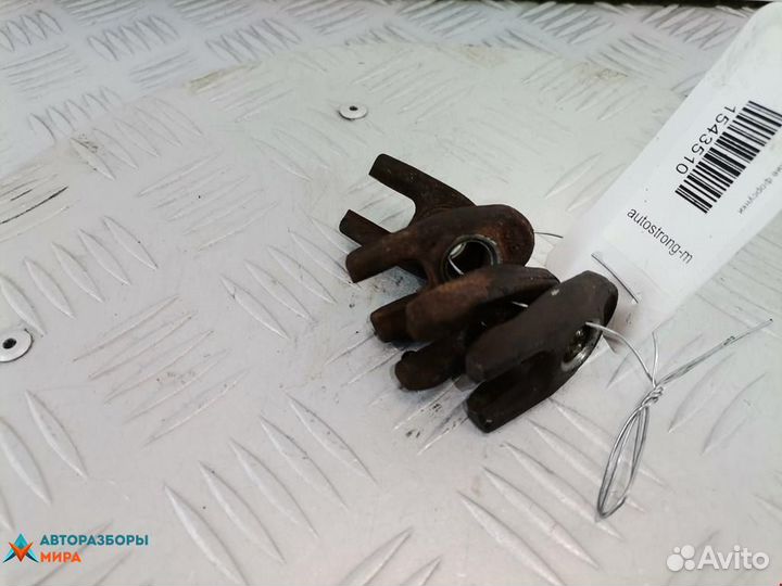 Крепление форсунки Renault Megane 2 2004