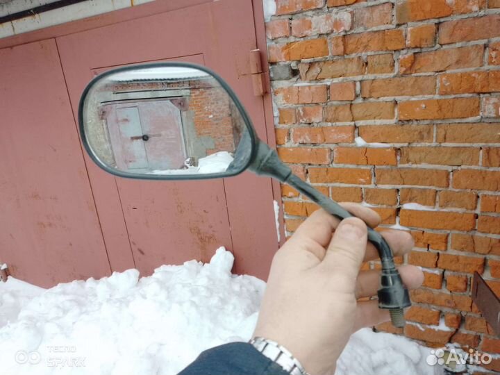 Зеркало заднего вида