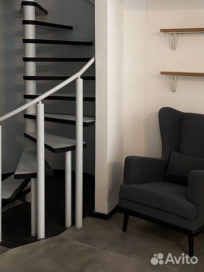 Рабочее место визажиста бровиста